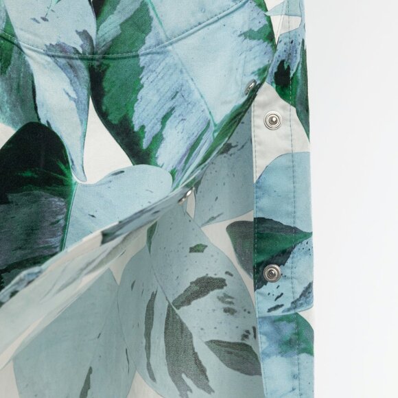 Akris Punto "Bleached Denim" Tropical Leaves-Print Cotton Poplin Shift Dress - Picture 8 of 12